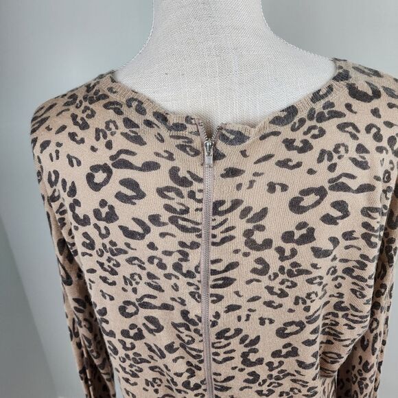 OLIVACEOUS WOMEN'S LEOPARD PRINT ZIPPER BACK SWEATER TOP SIZE MEDIUM - Picture 5 of 7